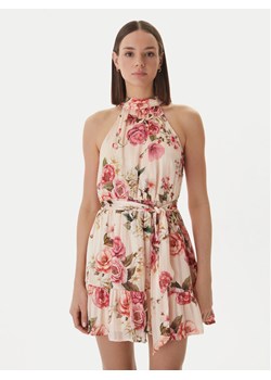 Guess Sukienka koktajlowa W6GKAE W2555 Beżowy Regular Fit ze sklepu MODIVO w kategorii Sukienki - zdjęcie 189101945