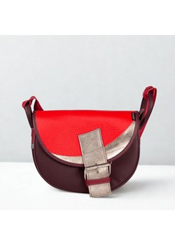 brązowa z klapą w kolorze czerwonym  damska torebka listonoszka s ze sklepu Słoń Torbalski w kategorii Listonoszki - zdjęcie 189102847