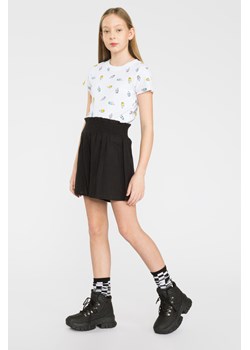 Czarne krótkie spodenki ze ściągaczem w pasie, Rozmiar - 140, Kolor - Czarny ze sklepu REPORTER w kategorii Spodenki dziewczęce - zdjęcie 189104595