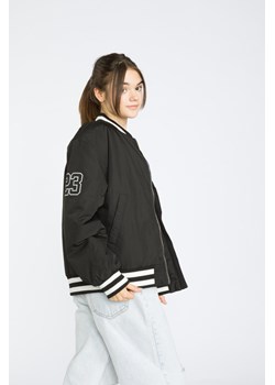 Czarna przejściowa kurtka bomberka, Rozmiar - 140, Kolor - Czarny ze sklepu REPORTER w kategorii Kurtki dziewczęce - zdjęcie 189104755