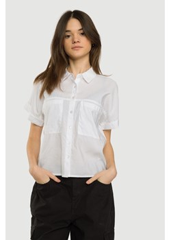 Biała koszula z krótkim rękawem ozdobnymi kieszeniami, Rozmiar - 140, Kolor - Biały ze sklepu REPORTER w kategorii Koszule dziewczęce - zdjęcie 189105096