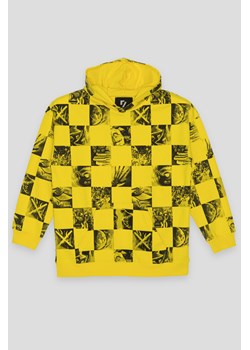 Żółta bluza dresowa oversize z kapturem z motywem szachownicy, Rozmiar - 182, Kolor - Multikolor ze sklepu REPORTER w kategorii Bluzy chłopięce - zdjęcie 189105129