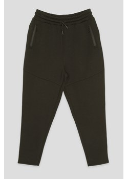 Czarne spodnie dresowe z przeszyciem, Rozmiar - 140, Kolor - Czarny ze sklepu REPORTER w kategorii Spodnie chłopięce - zdjęcie 189105475