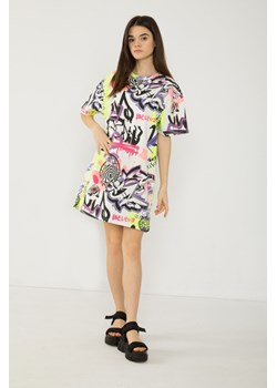 Wielobarwna sukienka t-shirtowa z nadrukami graffiti, Rozmiar - 146, Kolor - Multikolor ze sklepu REPORTER w kategorii Sukienki dziewczęce - zdjęcie 189105645