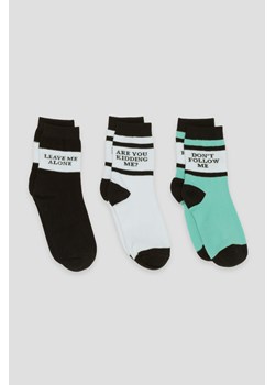 Kolorowe skarpety z napisami 3-PAK, Rozmiar -  31, Kolor - Multikolor ze sklepu REPORTER w kategorii Skarpetki dziecięce - zdjęcie 189105728