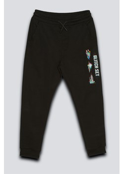 Czarne spodnie dresowe, Rozmiar - 140, Kolor - Czarny ze sklepu REPORTER w kategorii Spodnie chłopięce - zdjęcie 189105749