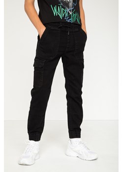Czarne jeansowe spodnie jogger, Rozmiar - 140, Kolor - Czarny ze sklepu REPORTER w kategorii Spodnie chłopięce - zdjęcie 189105855
