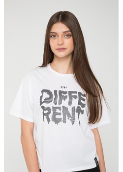 Biały T-Shirt z nadrukiem z przodu, Rozmiar - 140, Kolor - Biały ze sklepu REPORTER w kategorii Bluzki dziewczęce - zdjęcie 189106215