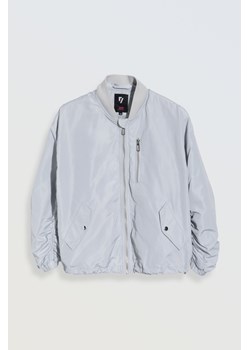 Jasnoszara kurtka przejściowa z kapturem typu bomberka, Rozmiar - 140, Kolor - Szary ze sklepu REPORTER w kategorii Kurtki dziewczęce - zdjęcie 189106305