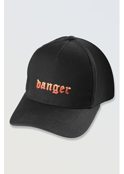 Czarna czapka z daszkiem z pomarańczową grafiką, Rozmiar -  r2, Kolor - Czarny ze sklepu REPORTER w kategorii Czapki dziecięce - zdjęcie 189106426