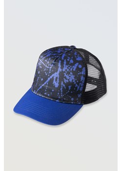 Czarna czapka z daszkiem z niebieską grafiką, Rozmiar -  r2, Kolor - Multikolor ze sklepu REPORTER w kategorii Czapki dziecięce - zdjęcie 189106449