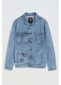 Niebieska kurtka jeansowa z graficznymi nadrukami, Rozmiar - 146, Kolor - Niebieski ze sklepu REPORTER w kategorii Kurtki chłopięce - zdjęcie 189106645