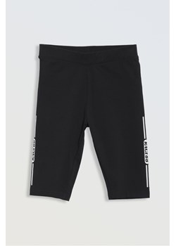 Czarne spodenki typu biker z kontrastowymi nadrukami z boku, Rozmiar - 140, Kolor - Czarny ze sklepu REPORTER w kategorii Spodenki dziewczęce - zdjęcie 189106695