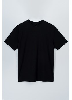 Czarny t-shirt REGULAR bez nadruków, Rozmiar - 146, Kolor - Czarny ze sklepu REPORTER w kategorii T-shirty chłopięce - zdjęcie 189106738