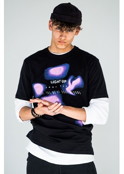 Czarny t-shirt REGULAR z kolorową grafiką z przodu, Rozmiar - 146, Kolor - Czarny ze sklepu REPORTER w kategorii T-shirty chłopięce - zdjęcie 189106785