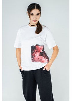 Biały t-shirt oversize z kolorową grafiką z przodu, Rozmiar - 140, Kolor - Biały ze sklepu REPORTER w kategorii Bluzki dziewczęce - zdjęcie 189106808