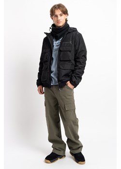 Zielone spodnie bawełniane REGULAR z przestrzennymi kieszeniami, Rozmiar - 140, Kolor - Zielony ze sklepu REPORTER w kategorii Spodnie chłopięce - zdjęcie 189107207