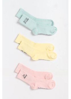 Kolorowe skarpety z napisami 3-PAK, Rozmiar -  31, Kolor - Multikolor ze sklepu REPORTER w kategorii Skarpetki dziecięce - zdjęcie 189107315