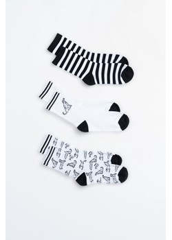 Biało-czarny zestaw skarpet z autorskimi grafikami 3-PAK, Rozmiar -  31, Kolor - Multikolor ze sklepu REPORTER w kategorii Skarpetki dziecięce - zdjęcie 189107319