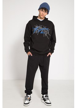 Czarne spodnie dresowe REGULAR z przestrzennymi kieszeniami, Rozmiar - 140, Kolor - Czarny ze sklepu REPORTER w kategorii Spodnie chłopięce - zdjęcie 189107335