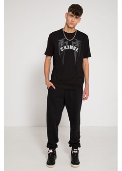 Czarne spodnie dresowe OVERSIZE z nadrukiem na nogawce, Rozmiar - 140, Kolor - Czarny ze sklepu REPORTER w kategorii Spodnie chłopięce - zdjęcie 189107336