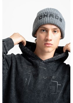 Szara czapka z wypukłym nadrukiem z przodu, Rozmiar -  r2, Kolor - Szary ze sklepu REPORTER w kategorii Czapki dziecięce - zdjęcie 189107369