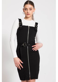 Elegancka czarna sukienka SLIM na szerokich ramiączkach z ozdobnym zamkiem, Rozmiar - 140, Kolor - Czarny ze sklepu REPORTER w kategorii Sukienki dziewczęce - zdjęcie 189107418