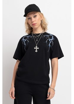 Czarny t-shirt OVERSIZE z autorską grafiką na ramionach, Rozmiar - 140, Kolor - Czarny ze sklepu REPORTER w kategorii Bluzki dziewczęce - zdjęcie 189107647