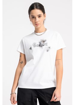 Biały t-shirt COMFORT z autorską grafika z przodu, Rozmiar - 140, Kolor - Biały ze sklepu REPORTER w kategorii Bluzki dziewczęce - zdjęcie 189107726