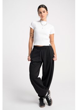 Czarne spodnie dresowe gładkie o kroju BALLOON, Rozmiar - 140, Kolor - Czarny ze sklepu REPORTER w kategorii Spodnie dziewczęce - zdjęcie 189107796