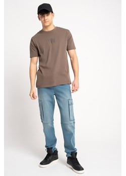 Niebieskie spodnie jeansowe typu cargo z efektem sprania, Rozmiar - 140, Kolor - Niebieski ze sklepu REPORTER w kategorii Spodnie chłopięce - zdjęcie 189107837