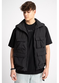 Czarna kamizelka typu MILITARY WEST z przestrzennymi kieszeniami z przodu, Rozmiar - 140, Kolor - Czarny ze sklepu REPORTER w kategorii Kamizelki chłopięce - zdjęcie 189107848