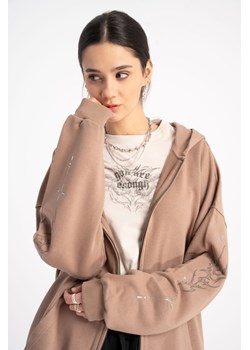 Brązowa bluza OVERSIZE z kapturem z autorską grafiką z tyłu, Rozmiar - 140, Kolor - Beżowy ze sklepu REPORTER w kategorii Bluzy dziewczęce - zdjęcie 189107866