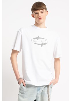 Biały t-shirt z OVERSIZE autorską grafiką z przodu, Rozmiar - 140, Kolor - Biały ze sklepu REPORTER w kategorii T-shirty chłopięce - zdjęcie 189107975