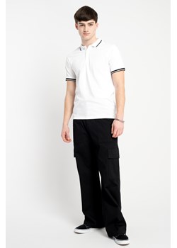 Czarne spodnie materiałowe typu cargo z kieszeniami na nogawkach, Rozmiar - 140, Kolor - Czarny ze sklepu REPORTER w kategorii Spodnie chłopięce - zdjęcie 189108106