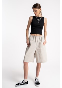 Beżowe szorty REGULAR bez nadruków ściągane w pasie, Rozmiar - 140, Kolor - Beżowy ze sklepu REPORTER w kategorii Spodenki dziewczęce - zdjęcie 189108177