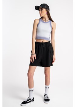 Czarne krótkie spodenki dresowe CARGO z naszytymi kieszeniami, Rozmiar - 140, Kolor - Czarny ze sklepu REPORTER w kategorii Szorty - zdjęcie 189108456