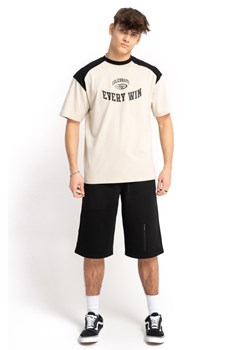 Czarne krótkie spodenki dresowe REGULAR z kieszenią na nogawce, Rozmiar - 146, Kolor - Czarny ze sklepu REPORTER w kategorii Spodenki chłopięce - zdjęcie 189108575