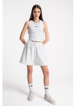 Białe krótkie spodenki dresowe REGULAR z modnymi cięciami, Rozmiar - 140, Kolor - Biały ze sklepu REPORTER w kategorii Spodenki dziewczęce - zdjęcie 189108579