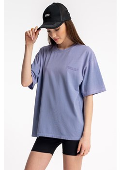 Fioletowy t-shirt OVERSIZE z efektem sprayowania, Rozmiar - 140, Kolor - Fioletowy ze sklepu REPORTER w kategorii Bluzki dziewczęce - zdjęcie 189108595