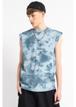 Niebieski t-shirt bez rękawów z nadrukiem na całości, Rozmiar - 140, Kolor - Niebieski ze sklepu REPORTER w kategorii T-shirty chłopięce - zdjęcie 189108607