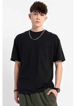 Czarny t-shirt LOOSE bez nadruków, Rozmiar - 176, Kolor - Czarny ze sklepu REPORTER w kategorii T-shirty chłopięce - zdjęcie 189108765