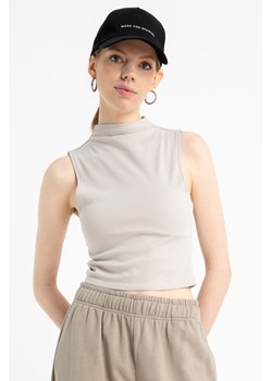 Beżowy CROP TOP z dzianiny prążkowej, Rozmiar - 140, Kolor - Beżowy ze sklepu REPORTER w kategorii Bluzki dziewczęce - zdjęcie 189108786