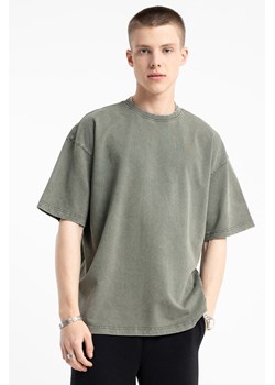 Khaki t-shirt OVERSIZE z efektem sprania, Rozmiar - 146, Kolor - Khaki ze sklepu REPORTER w kategorii T-shirty chłopięce - zdjęcie 189109218