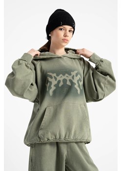 Khaki bluza OVERSIZE z kapturem z autorską grafiką z przodu, Rozmiar - 146, Kolor - Khaki ze sklepu REPORTER w kategorii Bluzy dziewczęce - zdjęcie 189109288