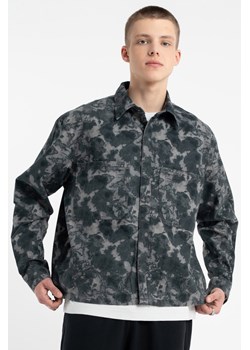 Jeansowa koszula BOXY z nadrukiem na całości, Rozmiar - 170, Kolor - Szary ze sklepu REPORTER w kategorii Koszule chłopięce - zdjęcie 189109359