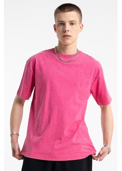 Różowy t-shirt LOOSE z efektem sprania, Rozmiar - 146, Kolor - Różowy ze sklepu REPORTER w kategorii T-shirty chłopięce - zdjęcie 189109369