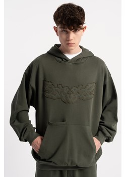 Ciemnozielona bluza OVERSIZE z kapturem z aplikacją z przodu, Rozmiar - 158, Kolor - Ciemna zieleń ze sklepu REPORTER w kategorii Bluzy chłopięce - zdjęcie 189109537