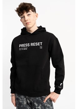Czarna bluza UNISEX REGULAR z kapturem PRESS RESET, Rozmiar - 152, Kolor - Czarny ze sklepu REPORTER w kategorii Bluzy chłopięce - zdjęcie 189110217