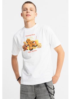 Biały t-shirt REGULAR z autorską świąteczną grafiką z przodu, Rozmiar - 140, Kolor - Biały ze sklepu REPORTER w kategorii T-shirty chłopięce - zdjęcie 189110356